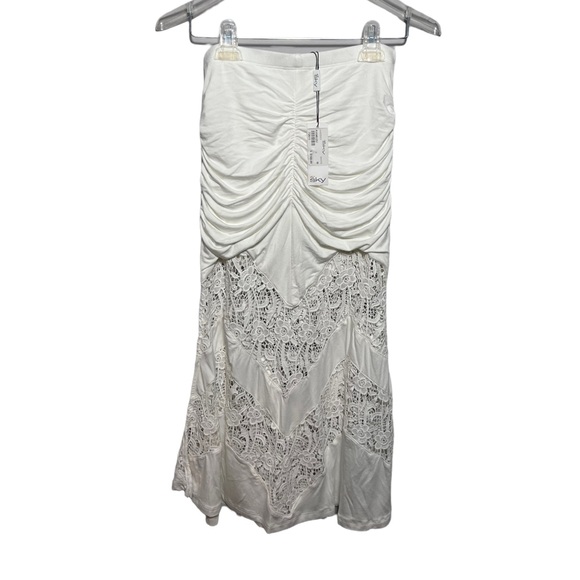 Sky Kamuzu Skirt NWT - Picture 2 of 3
